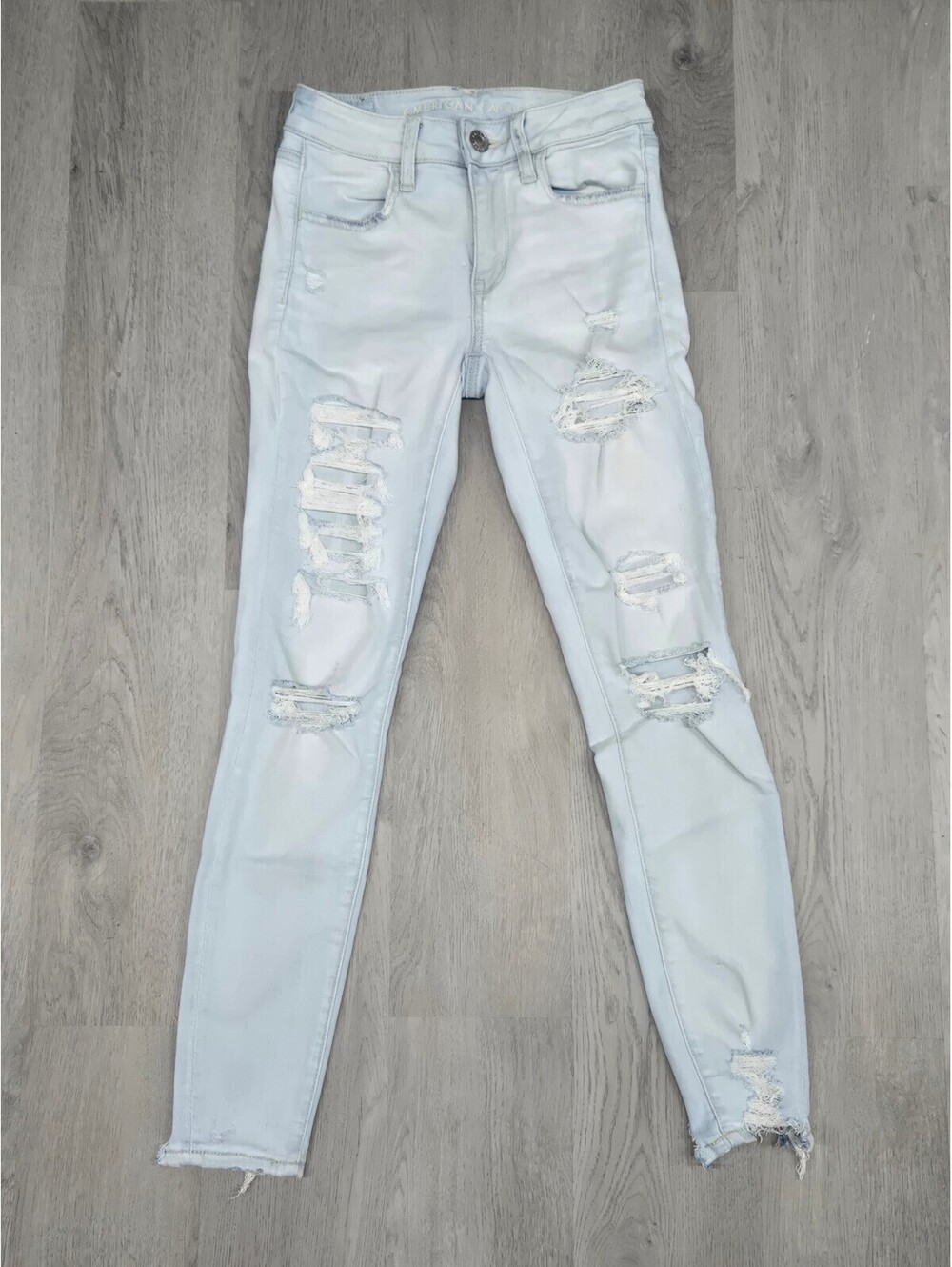American Eagle Women's Size 2 Light Wash Distressed Ripped Skinny Jeans